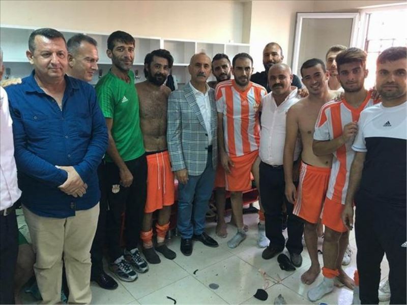 Culha, soyunma odasında kutladı