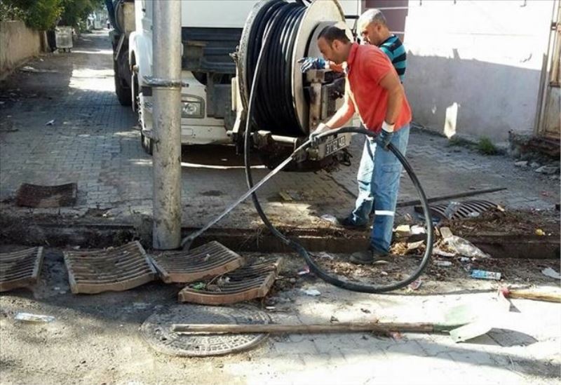 Yağmursuyu kanalları temizleniyor