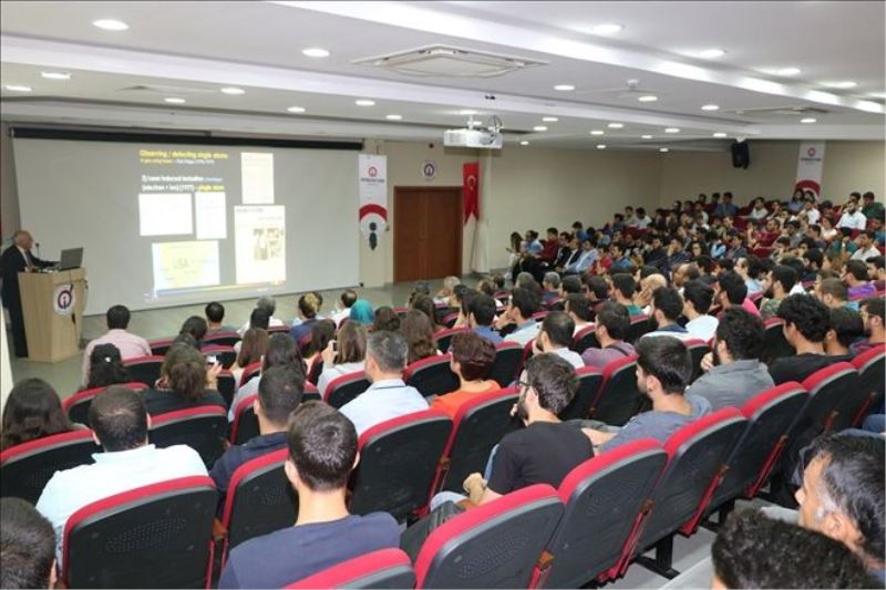 Prof. Dr. Nayfeh, nano teknolojiyi anlattı