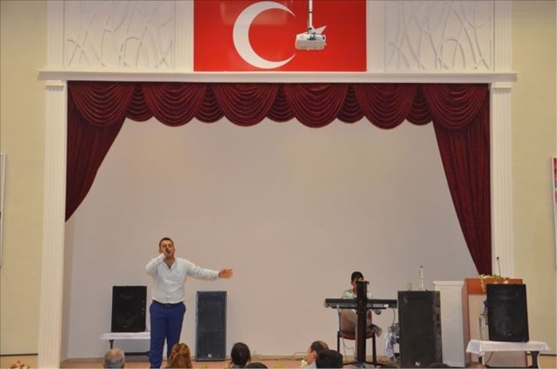 Cezaevinde halk müziği konseri