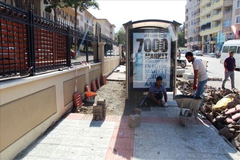 Modernevlerde kaldırım yenileniyor