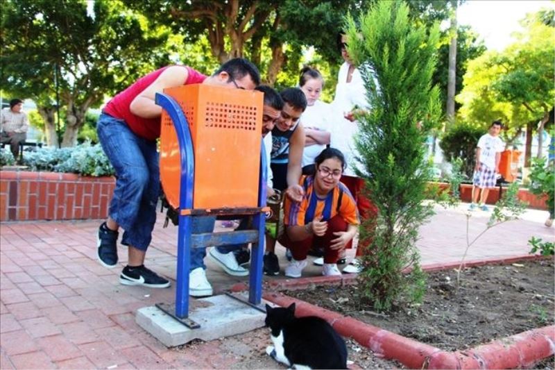 Sokak hayvanlarına yem bıraktılar