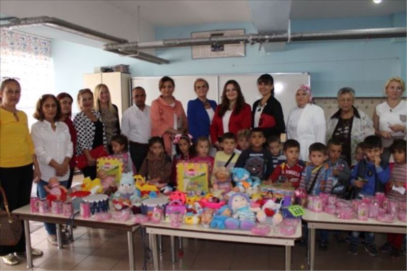 Öğrencilere kırtasiye ve giysi yardımı