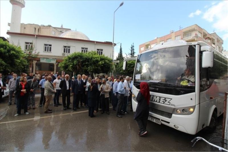 Umreye gidenler yolcu edildi