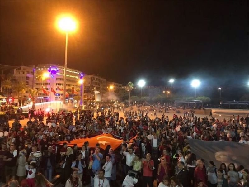 Okuldan fener alayı