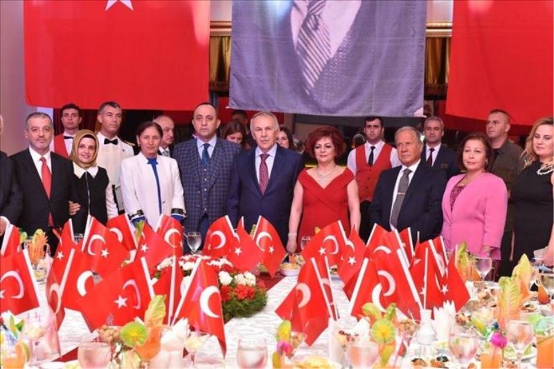 Vali, Cumhuriyet Resepsiyonu düzenledi