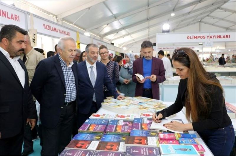 Kitap fuarında buluştular