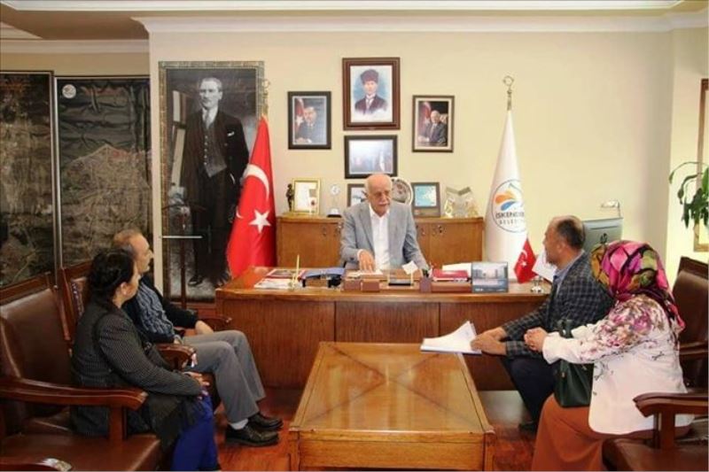 Belediyede halk günü sürüyor