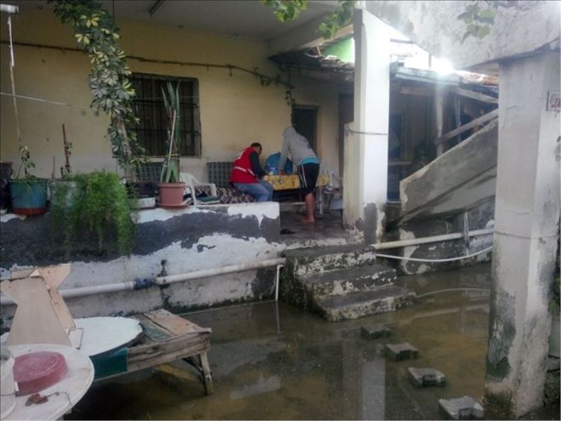 Kızılay´dan, selzedelere yardım