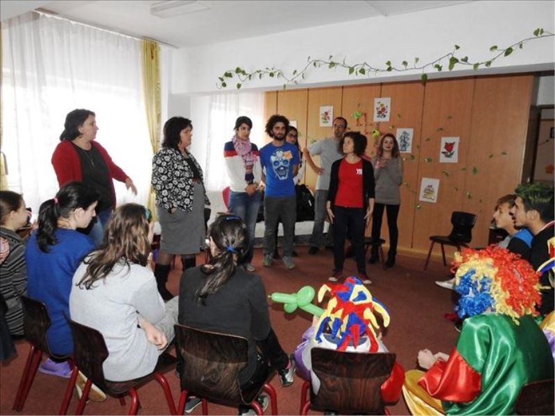 3 ülkenin gelenekleri öğreniliyor
