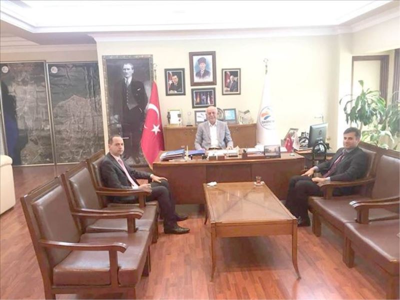 Konuklarını makamında ağırladı