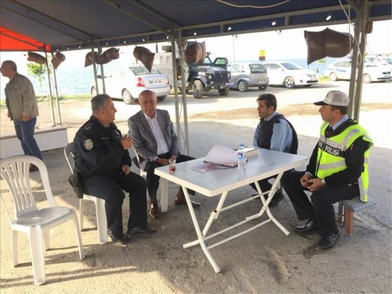 Polis noktasını ziyaret etti