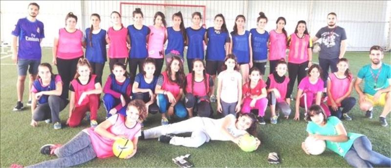 Kadın futbolcular destek istiyor