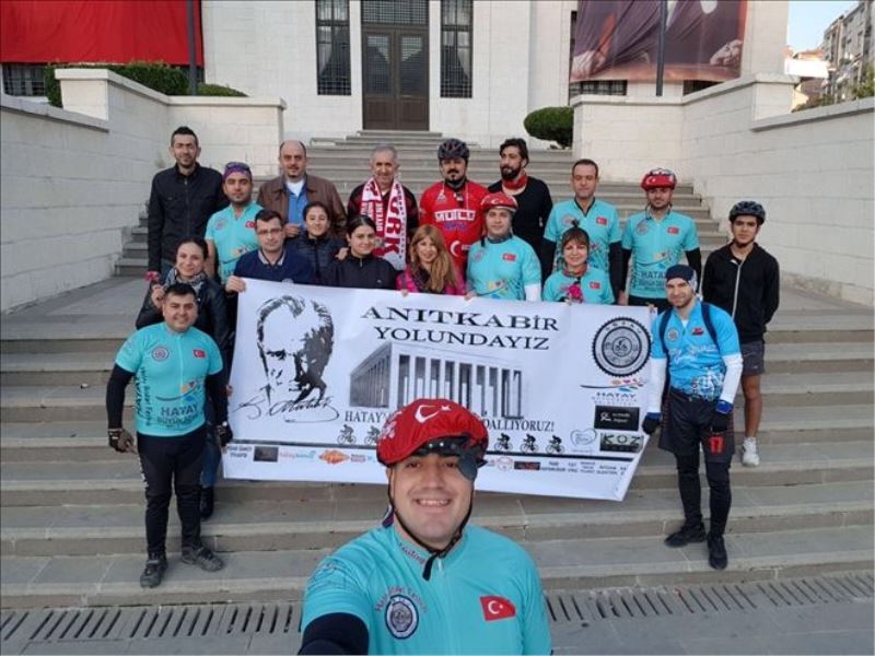 Atatürk sevgisi için pedal çeviriyorlar