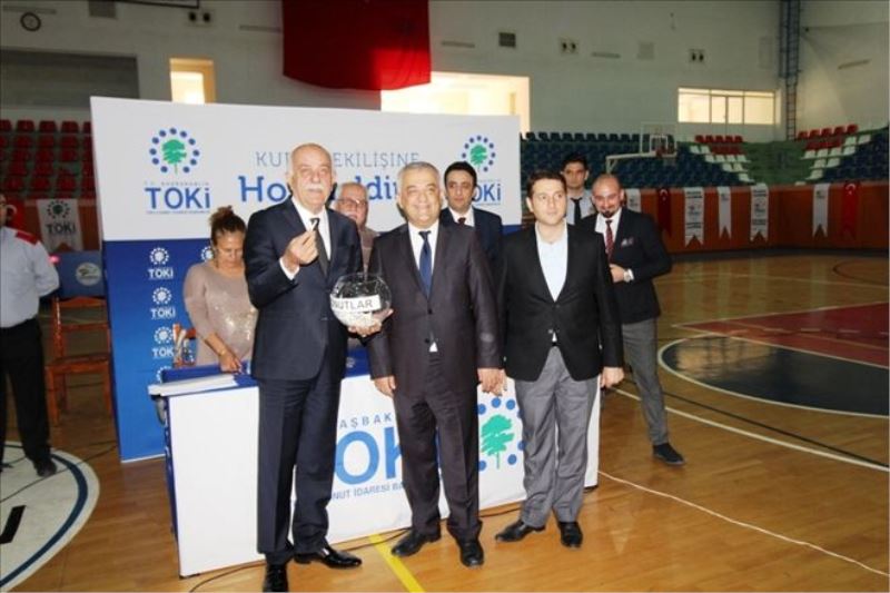 TOKİ konutlarının kura çekimi yapıldı