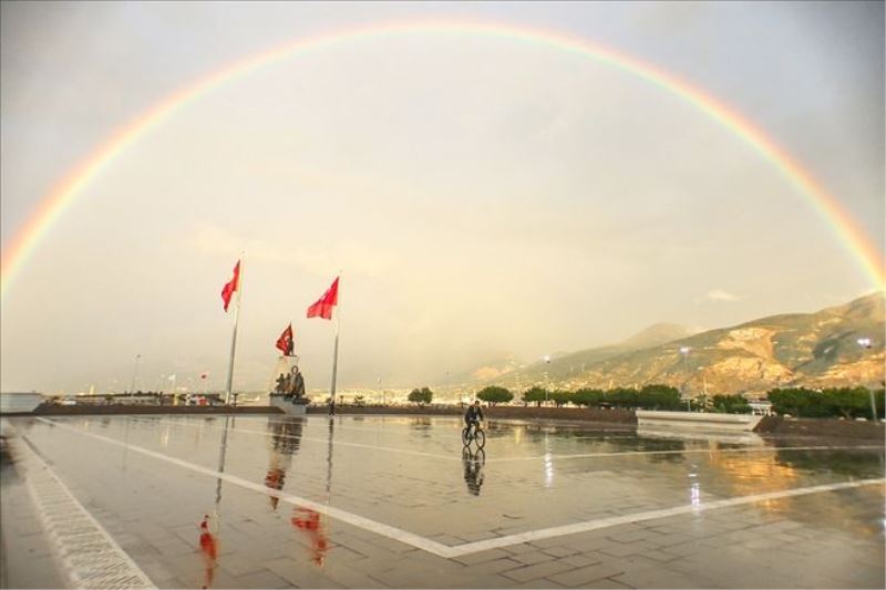 İskenderun semaları renklendi