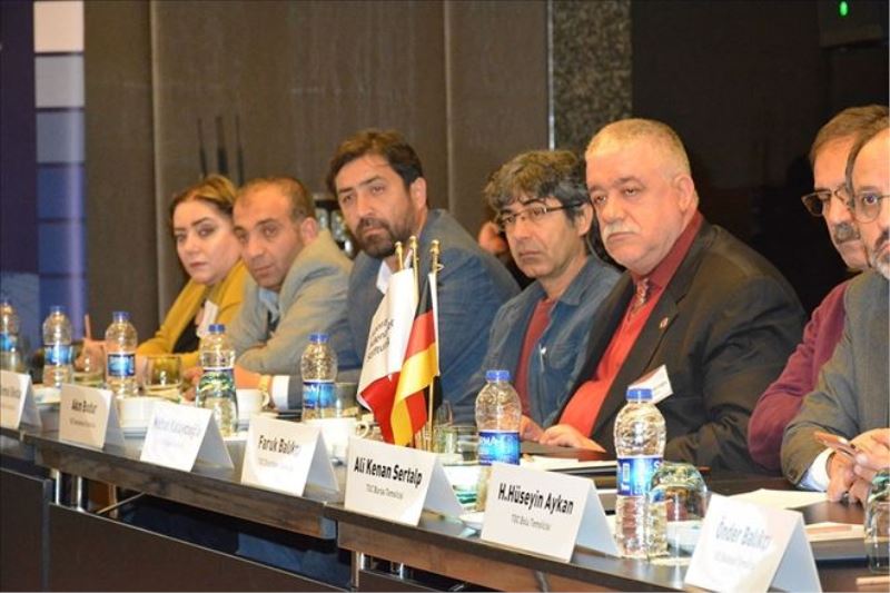Üç gazeteciden biri işsiz