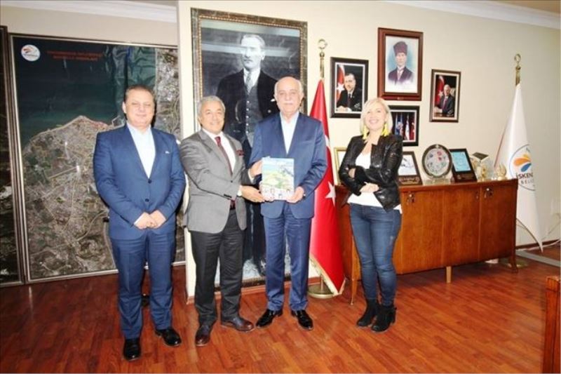 Makamında konuklarını ağırladı