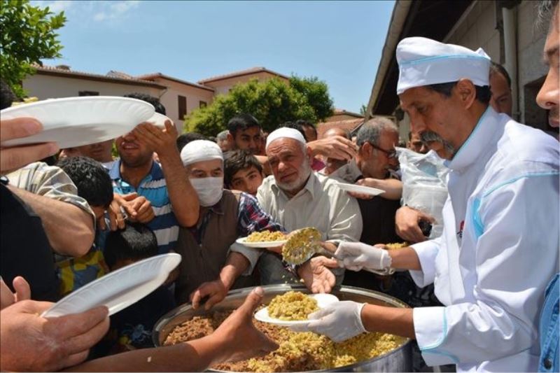 Habib-i Neccar anısına halka pilav
