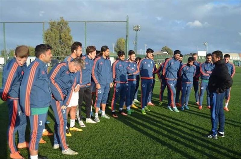 Futbolculardan havuzda ´kuvvet çalışması´