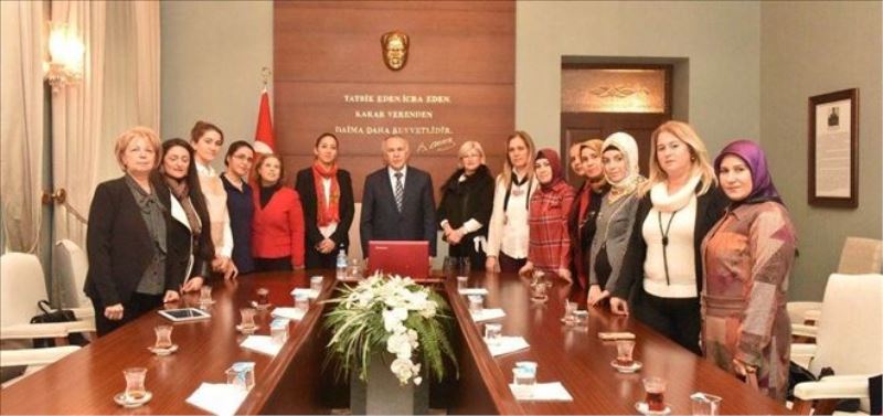AKP´li kadınların vali ziyareti