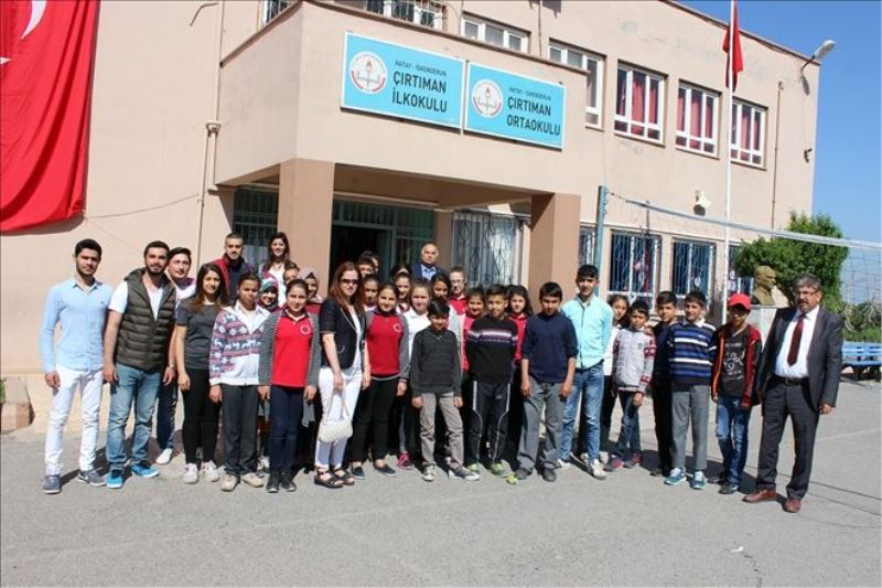Üniversiteliden, ortaokul öğrencisilerine destek