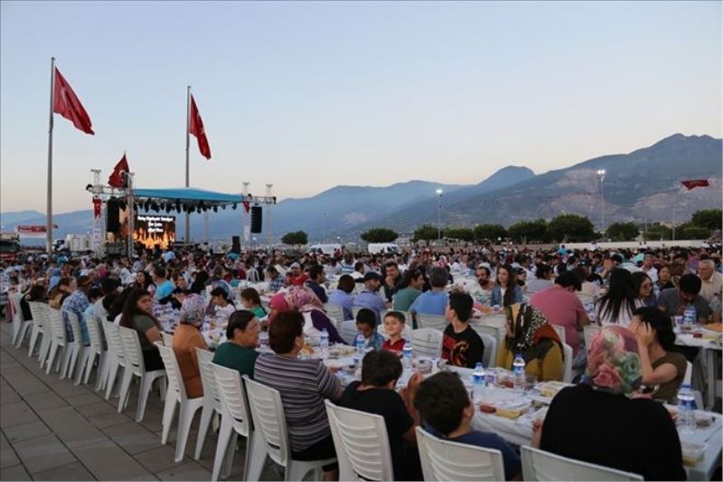 Çorbası, etli patlıcan, piriç pilavı, hurma ve irmik tatlısı  