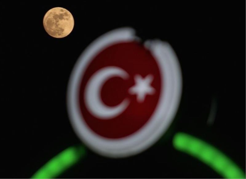 Fotoğraf tutkunları dolunayı bekledi