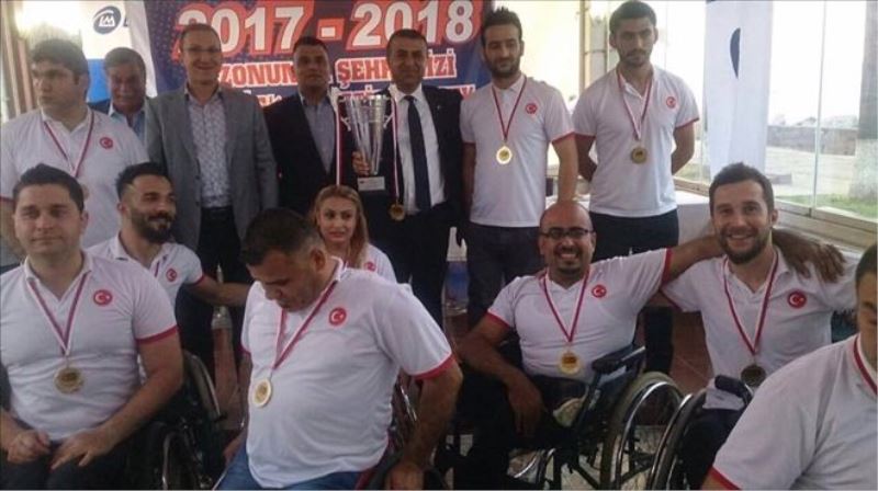 Engelli basketçilere kutlama sürüyor  