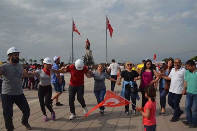 4 dilde türkülerle kutlandı