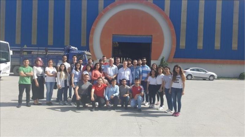 Mühendis adaylarının fabrika incelemesi