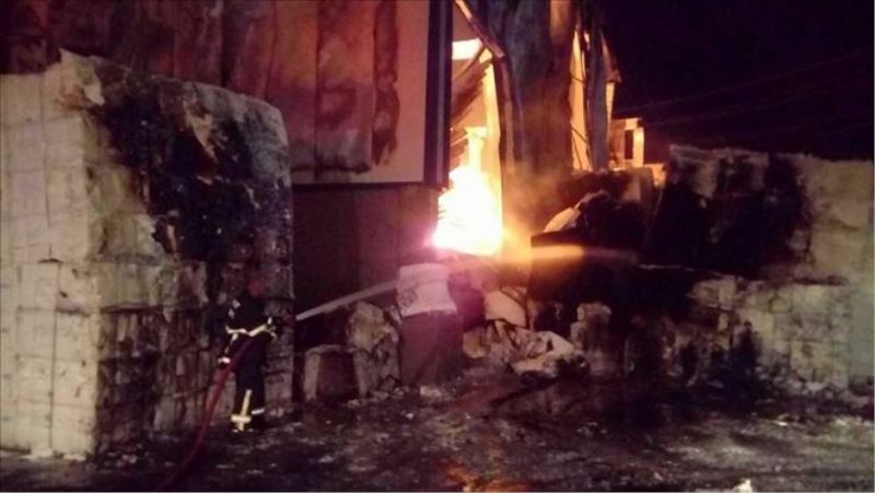 İtfaiye, Osmaniye´deki yangınını söndürmeye destek verdi