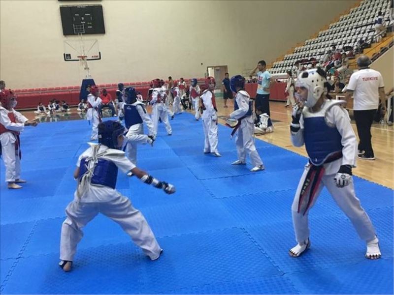 Yıldızlar şampiyonaya hazırlanıyor
