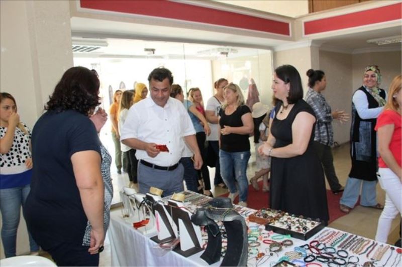 Takılar sergide