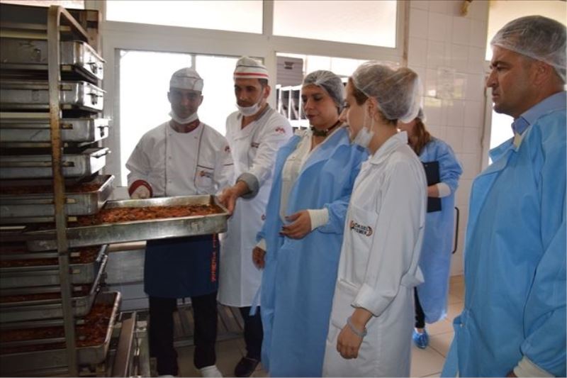 Yüklenici firmasını denetledi