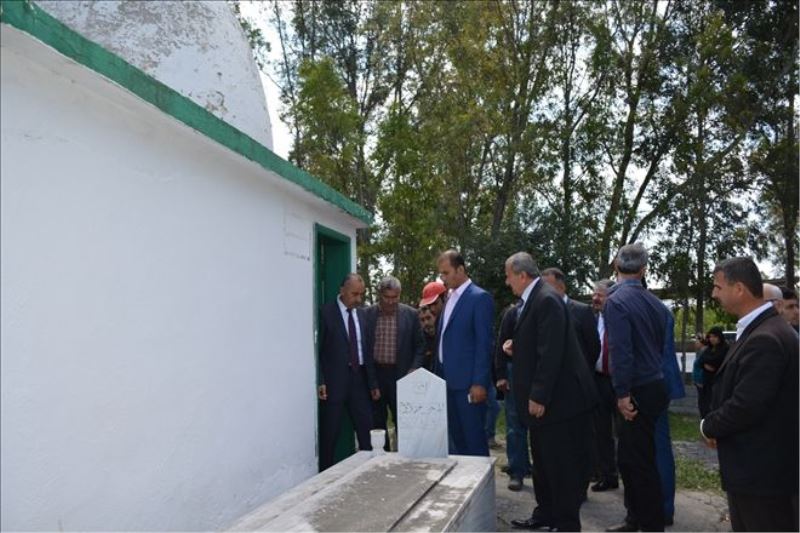 Mezar taşları ve türbe tahrip edildi  