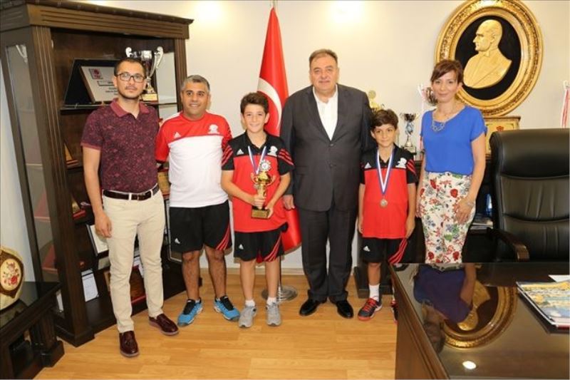 Teniste HBB´ye madalya
