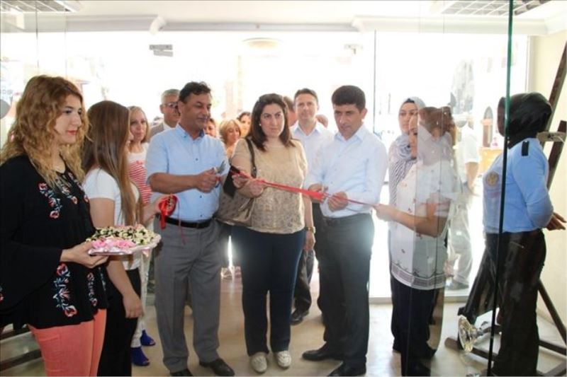Kursiyerlerin ahşap boyama sergisi