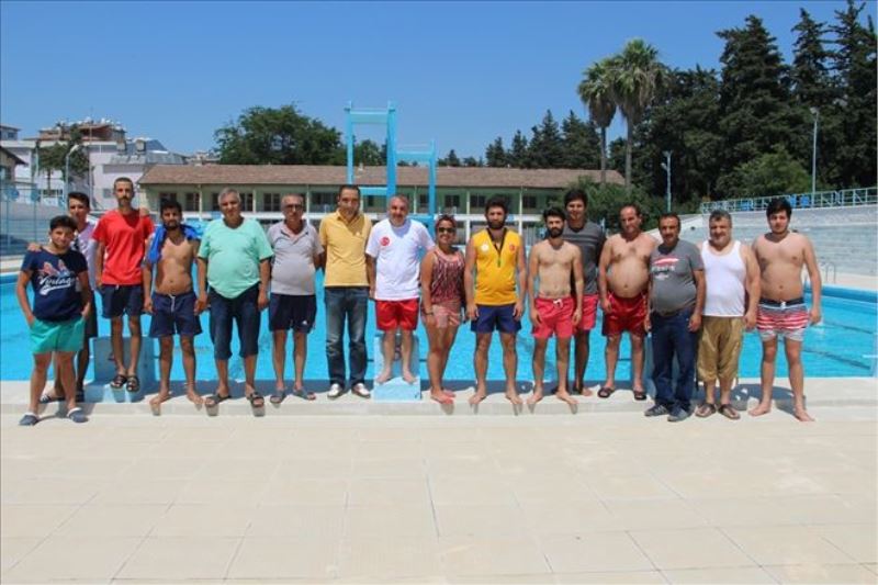 Yüzme havuzunda yaz programı