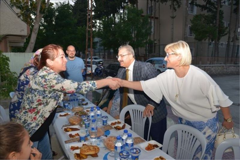 “Dostluk sevgiyle besleniyor”  