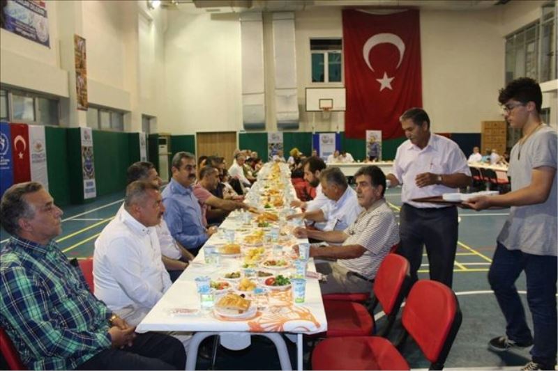 Partilileri iftarda buluşturdu