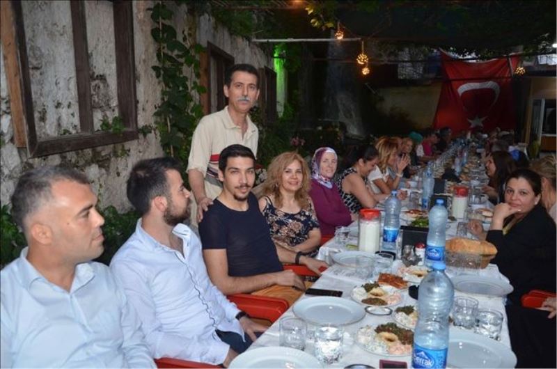 Mezunlar hasret giderdi