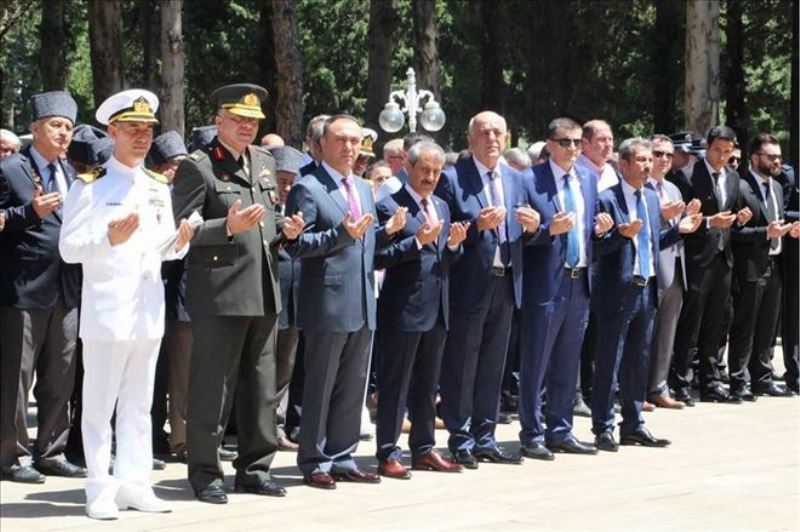 Şehitlikte buruk Cumartesi