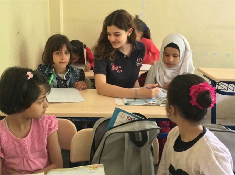 Suriyeli çocuklara köprü oldu
