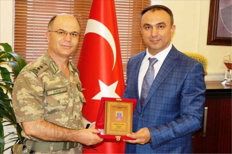 Kaymakam Soytürk´e kutlama ziyareti  