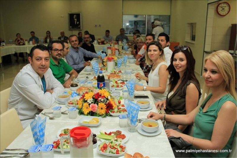 Hastaneden hekim ve gazetecilere iftar