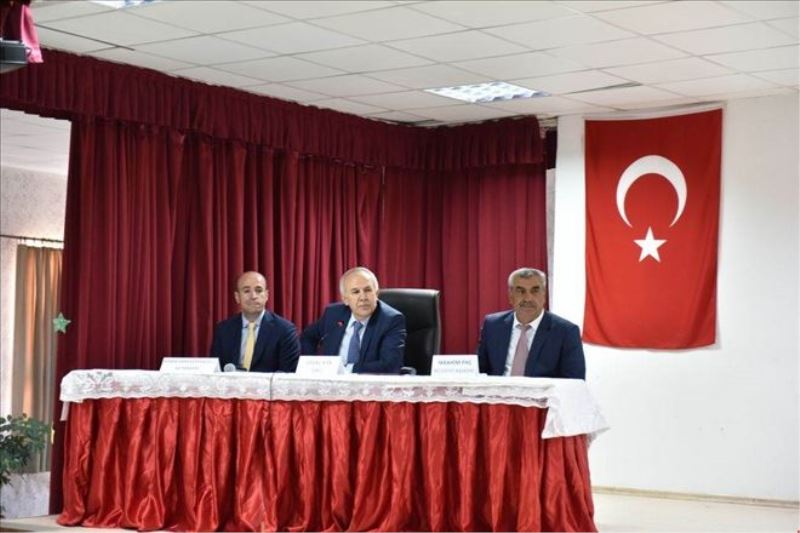 Vali, Kumlu´da halkla buluştu