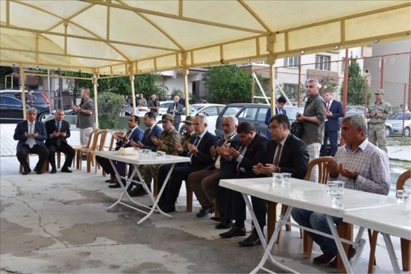Validen şehit babasına taziye ziyareti