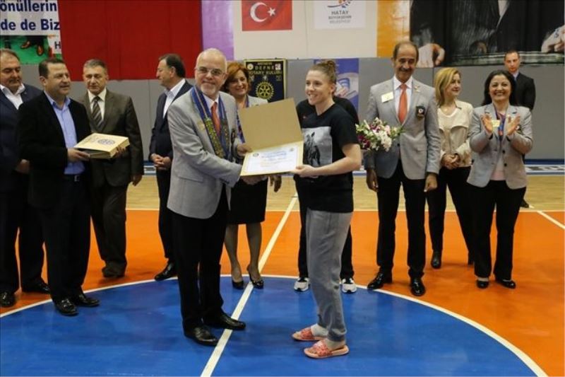 Kadın basketçilere ´meslek ödülü´