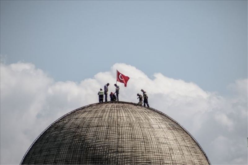 Kubbeye bayrak  